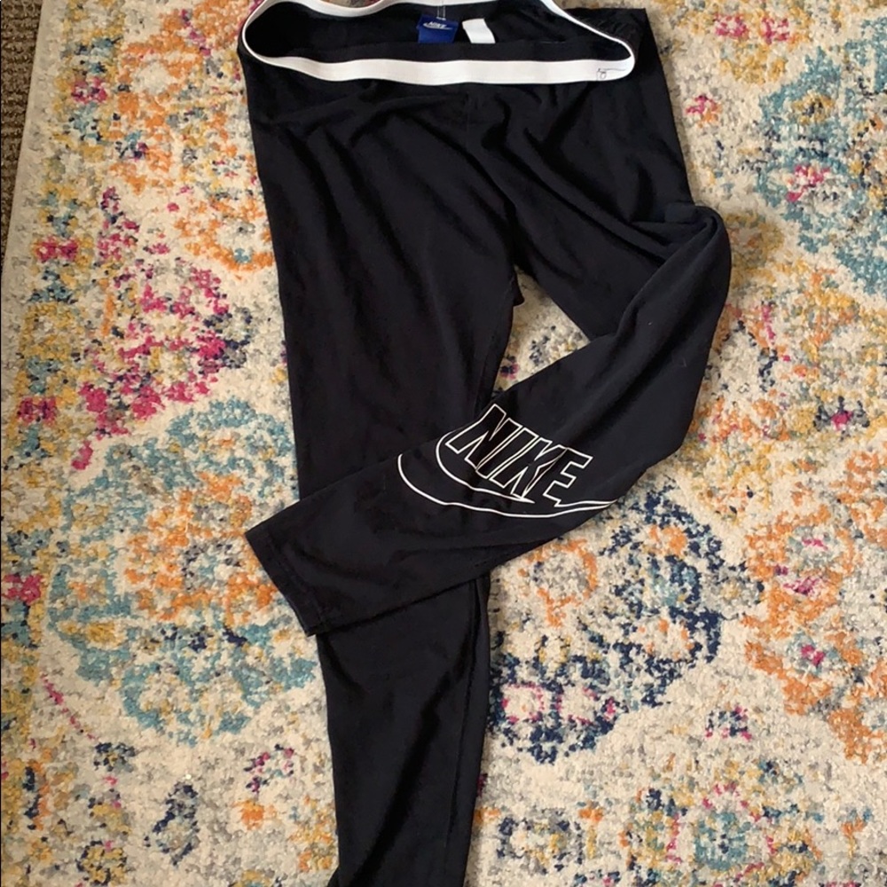 Black womens NIKE leggings